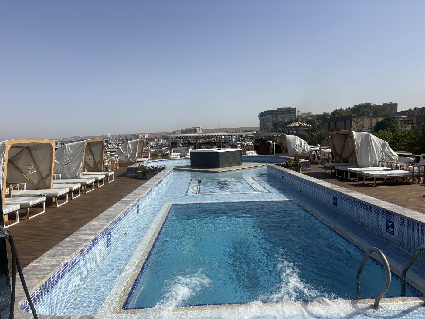 the sundeck pool, Sonesta St. George I