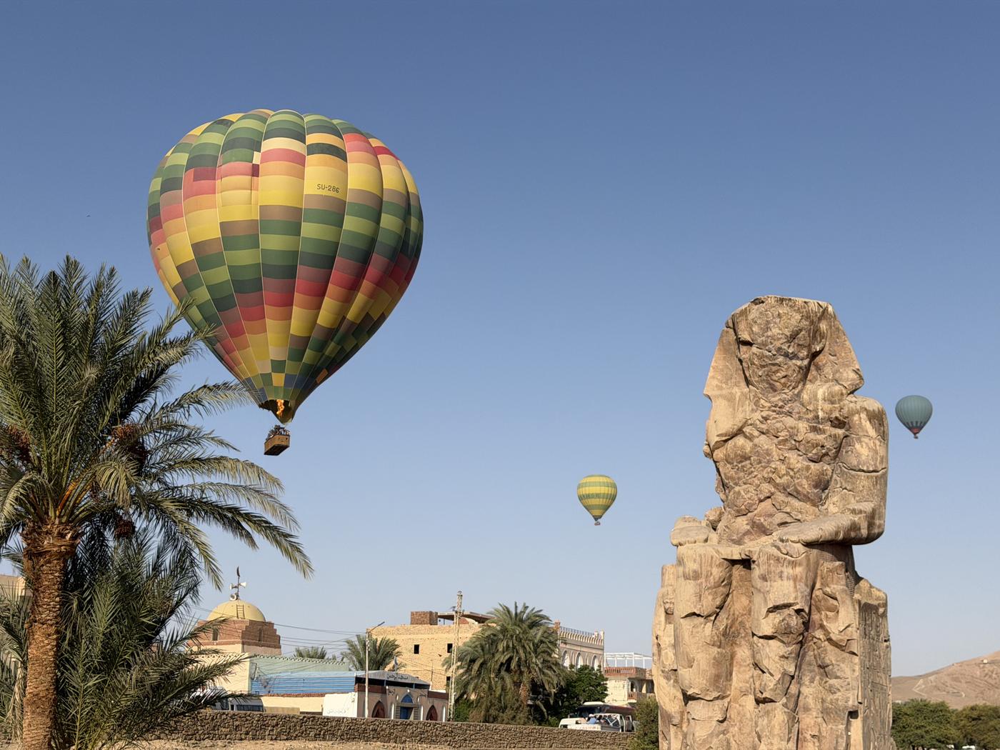 balloon and colossus